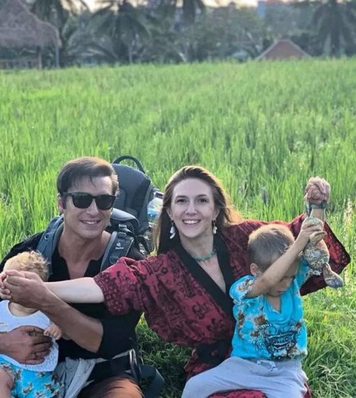 Adela-Popescu-Radu-Valcan-și-copiii