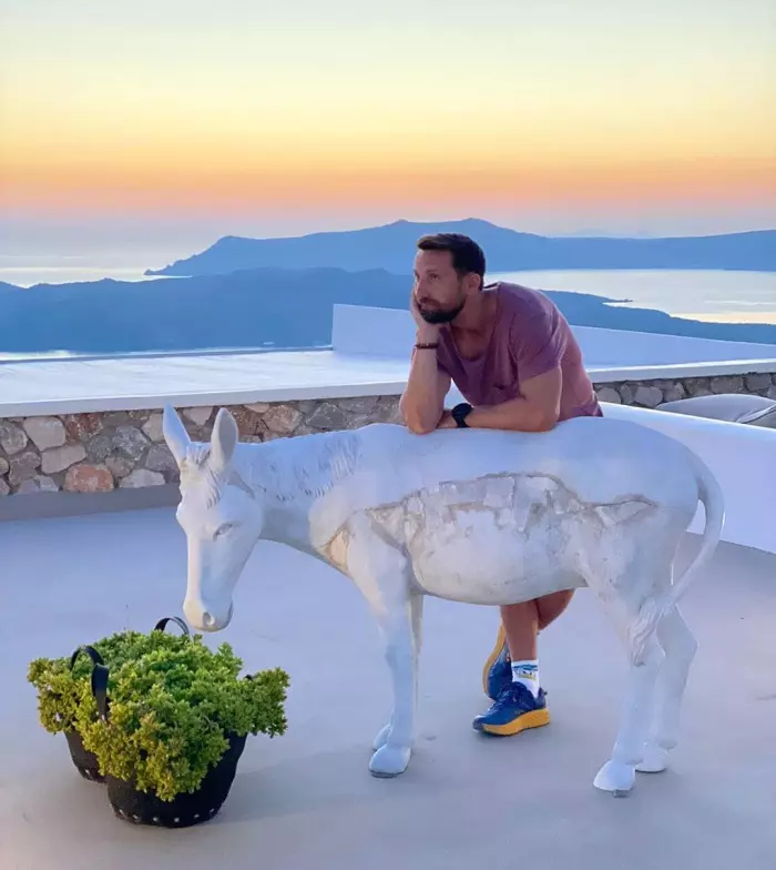 Dani Oțil , îndrăgitul și carismaticul matinal de la Antena 1, a împlinit 40 de ani și cu această ocazie a dat și o petrecere la care au fost invitate persoane importante din lumea mondenă și nu numai.