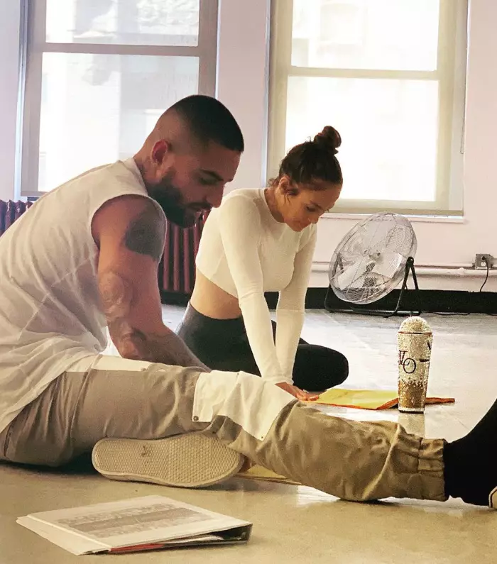 Jennifer Lopez si Maluma 3