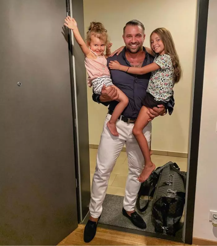 Alex Bodi are două fetițe din relații anterioare