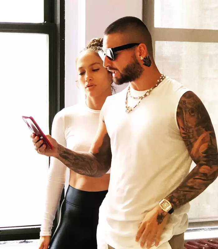 Jennifer Lopez si Maluma 4