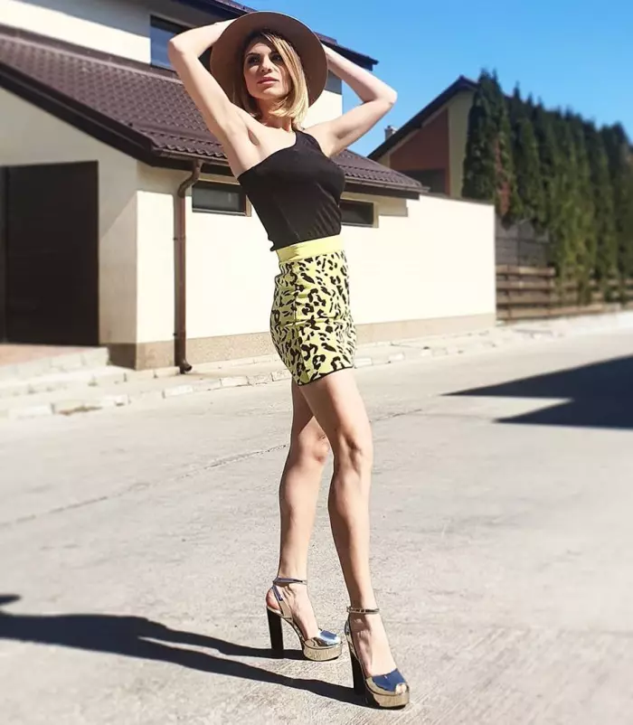 Ellie White 9