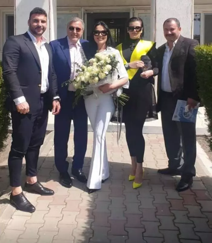 Ilie și Ioana la cununia civilă din aprilie