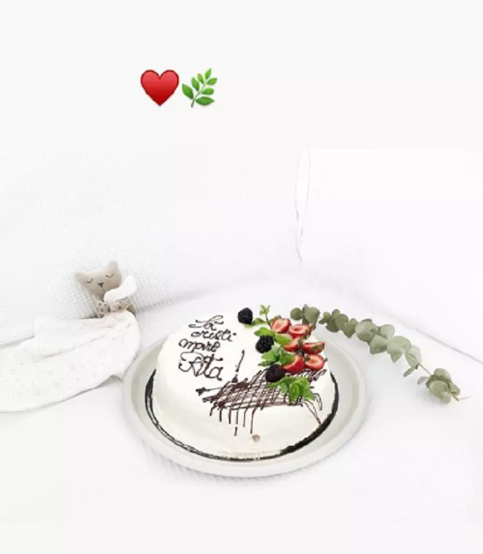 Rita, fetiţa Laurei Cosoi şi a lui Cosmin Curticăpean, a împlinit o lună