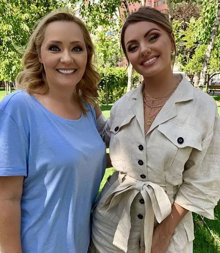 Alexandra Stan a vorbit despre trauma sa cu Elena Lasconi, pentrru campania acesteia ”Femeia ca o pradă”