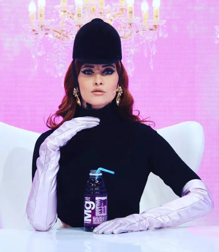 Mikaela îi calcă pe urme Iuliei Albu! Fiica vedetei, la 10 ani, pozează precum un model profesionist