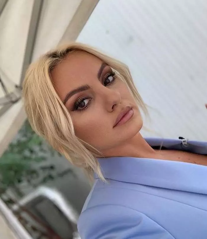 Alexandra Stan are 30 de ani