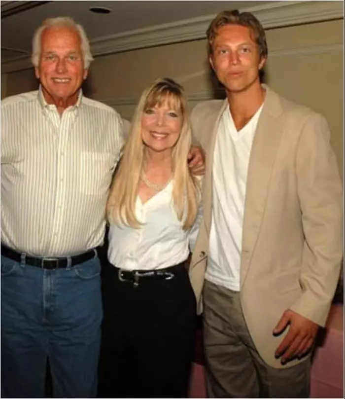 Cameron Ely (dreapta), alături de tatăl său