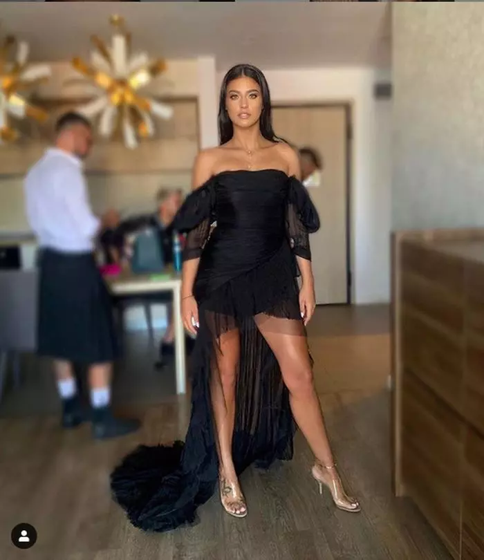 Antonia - 2,1 milioane urmăritori pe InstagramInstagram