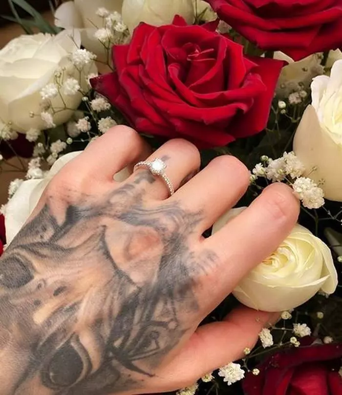 Roxana Vancea și inelul primit de la iubitul el