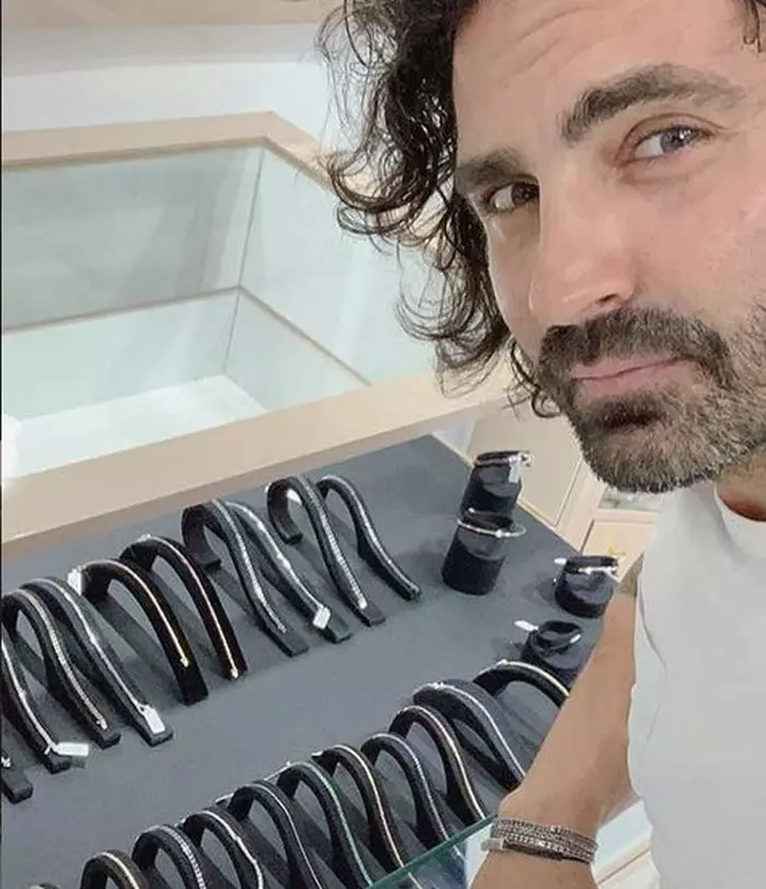 Lui Pepe i-a fost greu să își aleagă o brățara