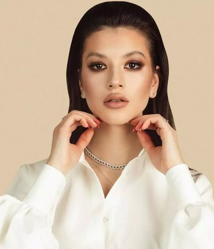 Cleopatra Stratan artista