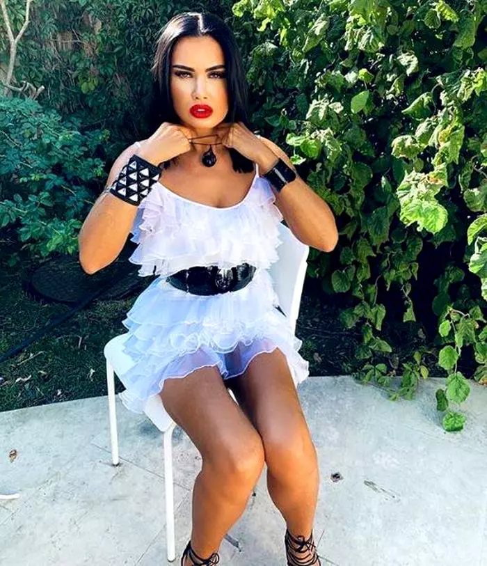 Oana-Zavoranu-site-dame-companie1