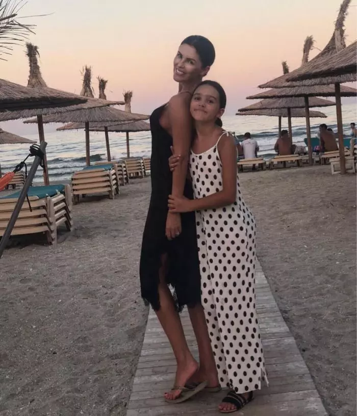 Denisa Nechifor și fetița ei de zece ani, Rania