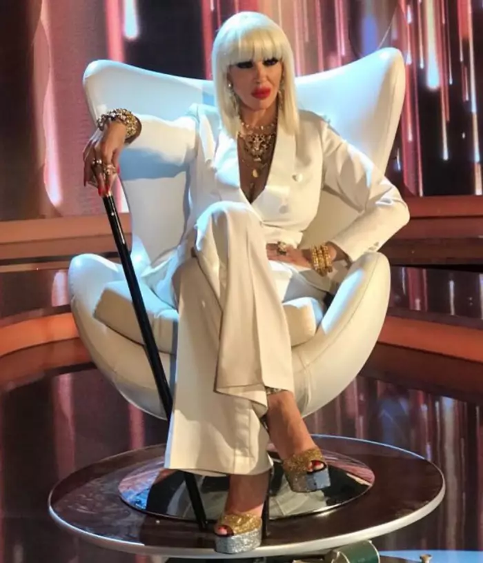 Raluca Badulescu 6