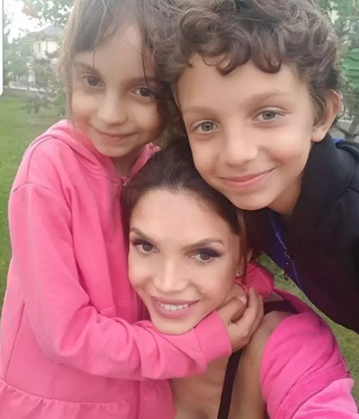 Cristina Spătar și cei doi copii