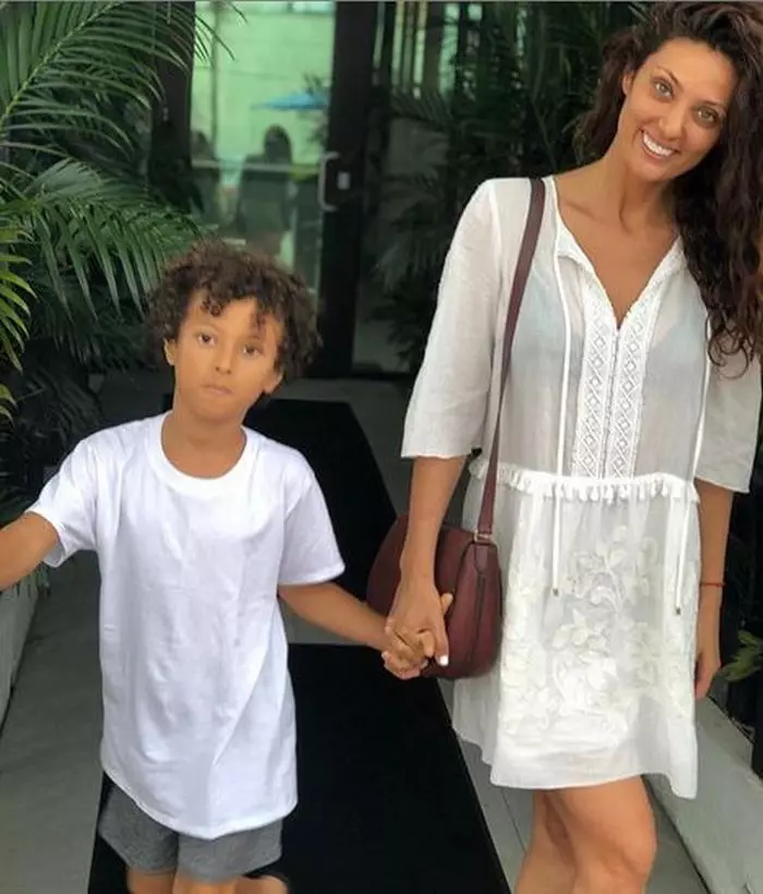 Claudia Pavel și fiul ei, Noah, în vacanță