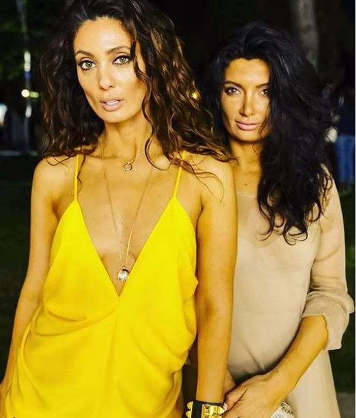 Claudia Pavel și sora ei, Paula, makeup artist