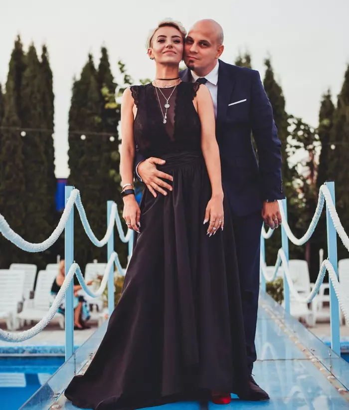 Giulia Anghelescu și Vlad Huidu aniverseaza 8 ani de căsnicie și dovedesc că sunt unul dintre puținele cupluri care au reușiyt să treacă proba timpului și să devină mai uniți și mai puternici.