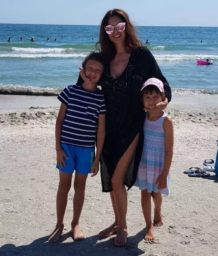 Cristina Spătar și cei doi copii