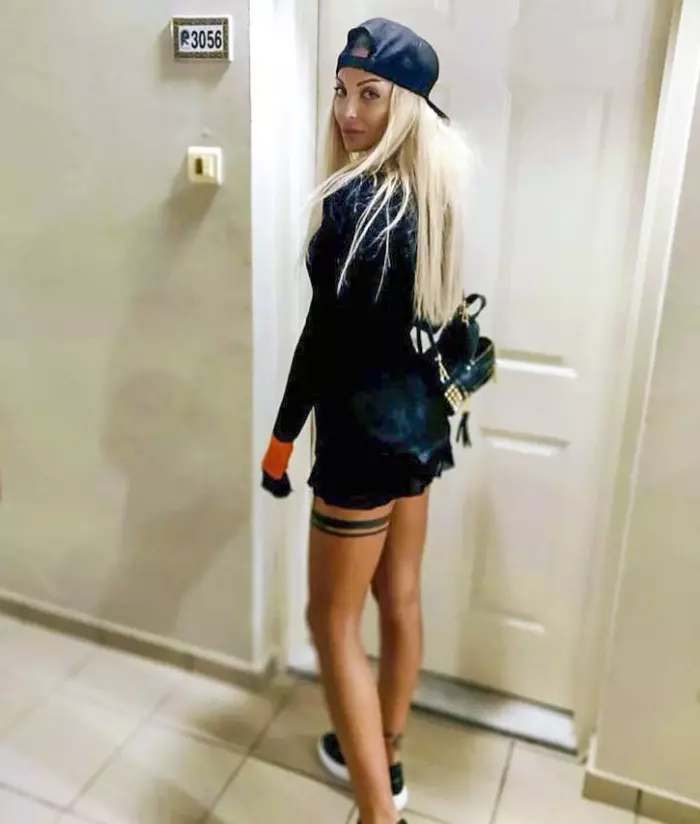 Ela, iubita lui Victor Slav