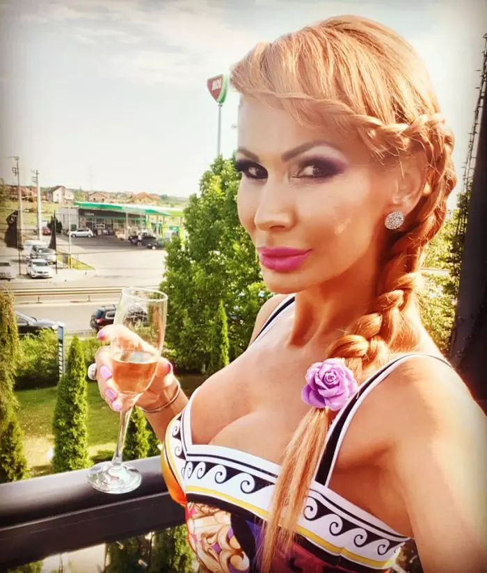 Nicoleta-Delinescu-4