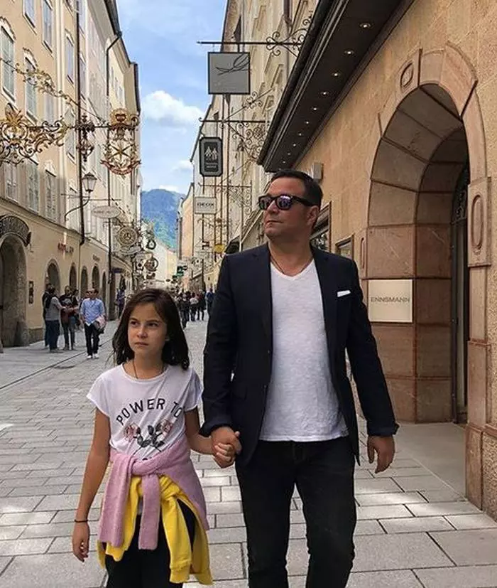 Daniel Buzdugan și fetița lui, Maria