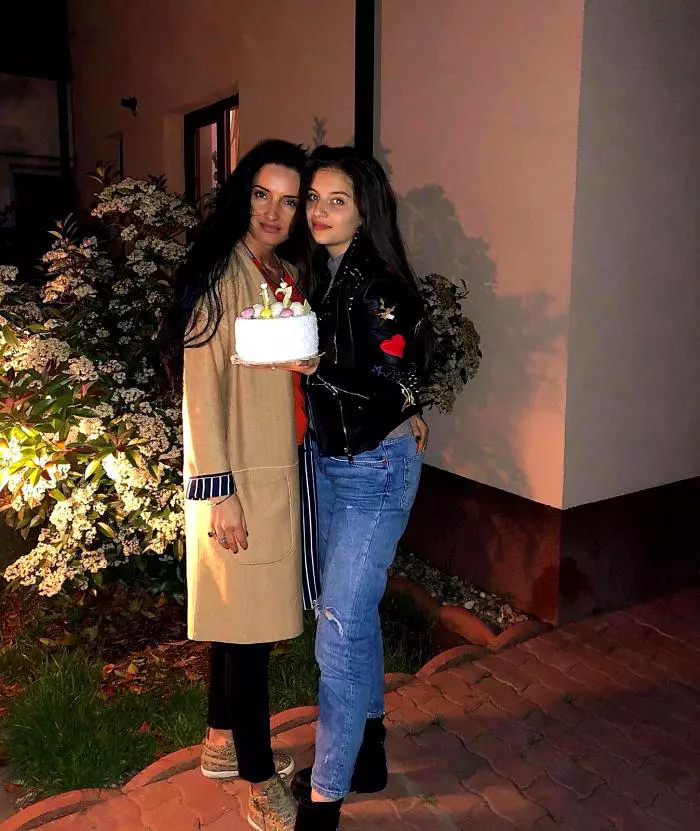 Carmina-_i-Ami-Teiceanu