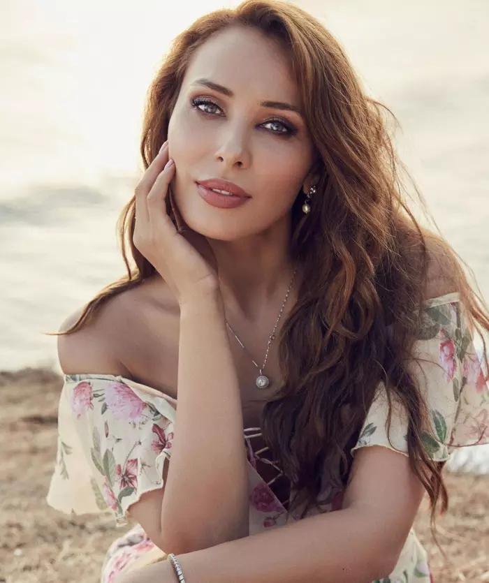 Iulia Vantur 6