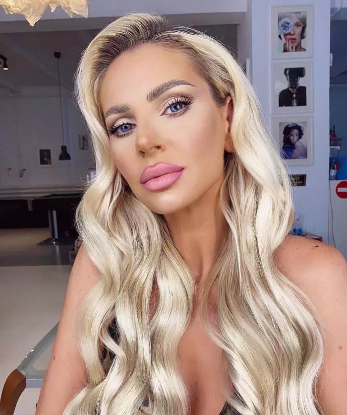 Andreea Banica operatii