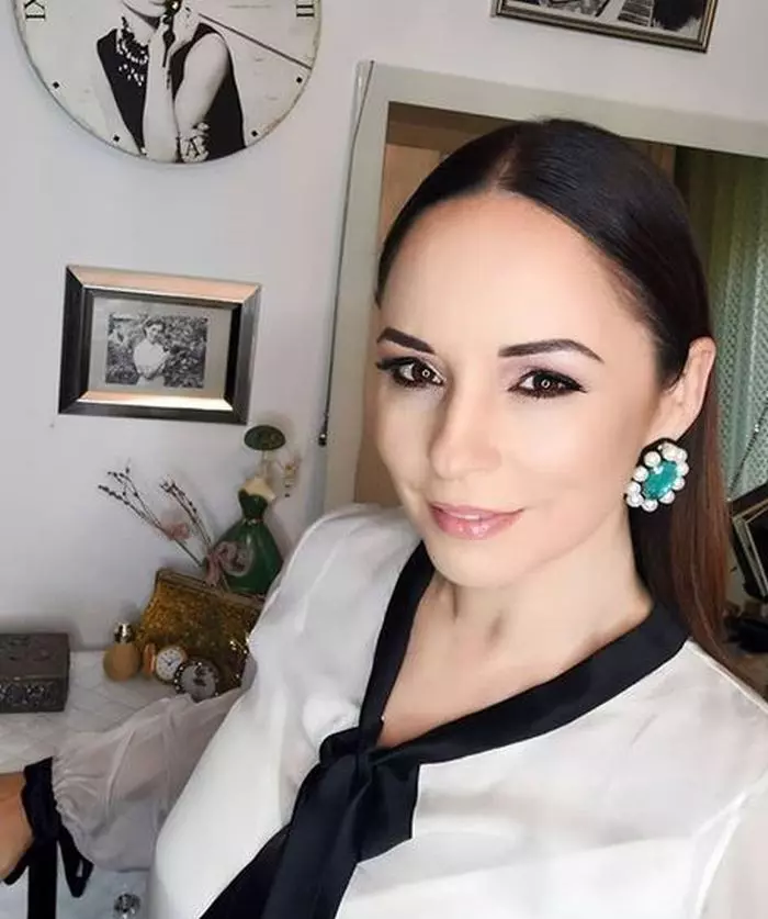 Andreea Marin machiată