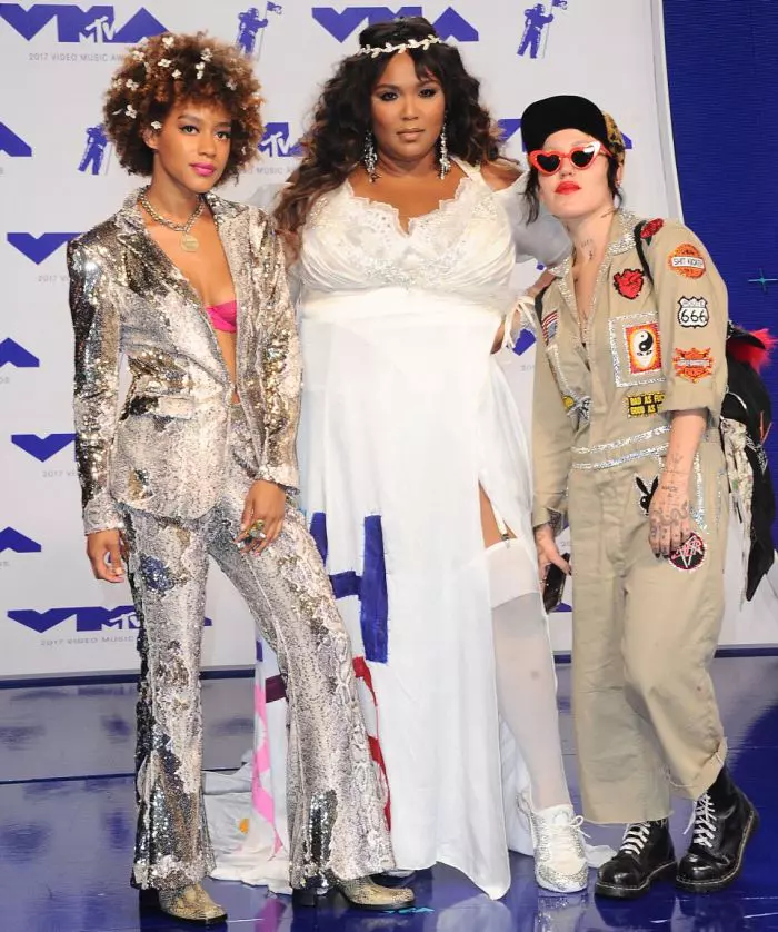 Pentru Lizzo (centru) a venit Halloween-ul mai devreme.