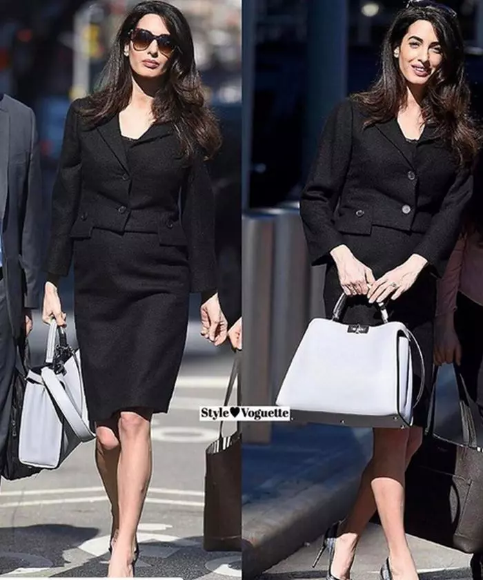 Pentru un speach pe care l-a susținut pentru United Nations, Amal a ales: costum negru, format din fustă și un sacou decupat elegant de la Christian Dior by Yves St Laurent, care a costat 3.000 de lire și o pereche de pantofi cu toc Salvatore Ferregamo, de 780 de lire. Total: 3.780 de lire.