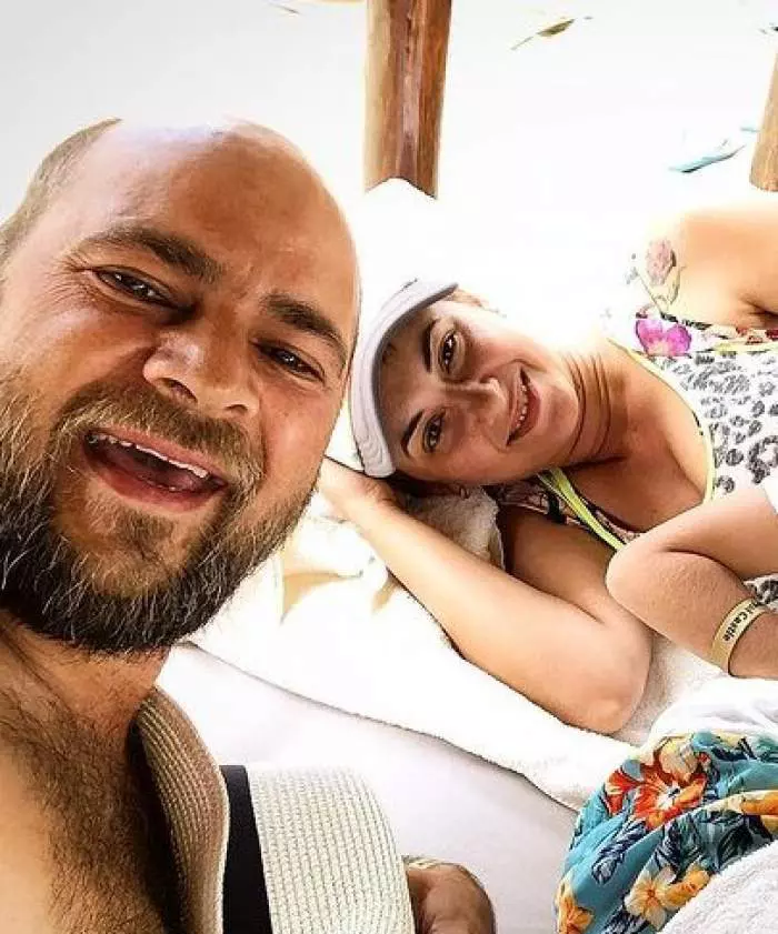 Cosmin Selesi si sotia sa