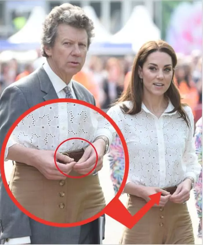 Kate-cu-degetul-bandajat