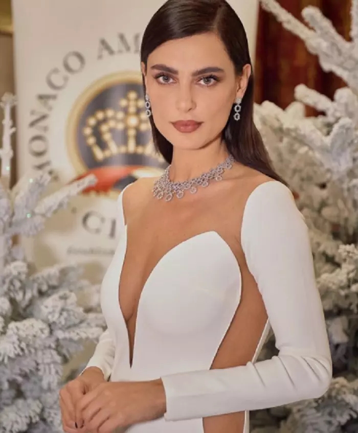 Catrinel Menghia, la 32 de ani