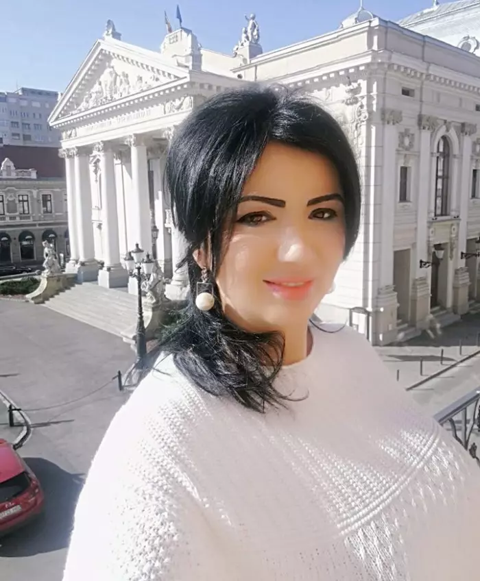 Adriana Bahmuteanu 3