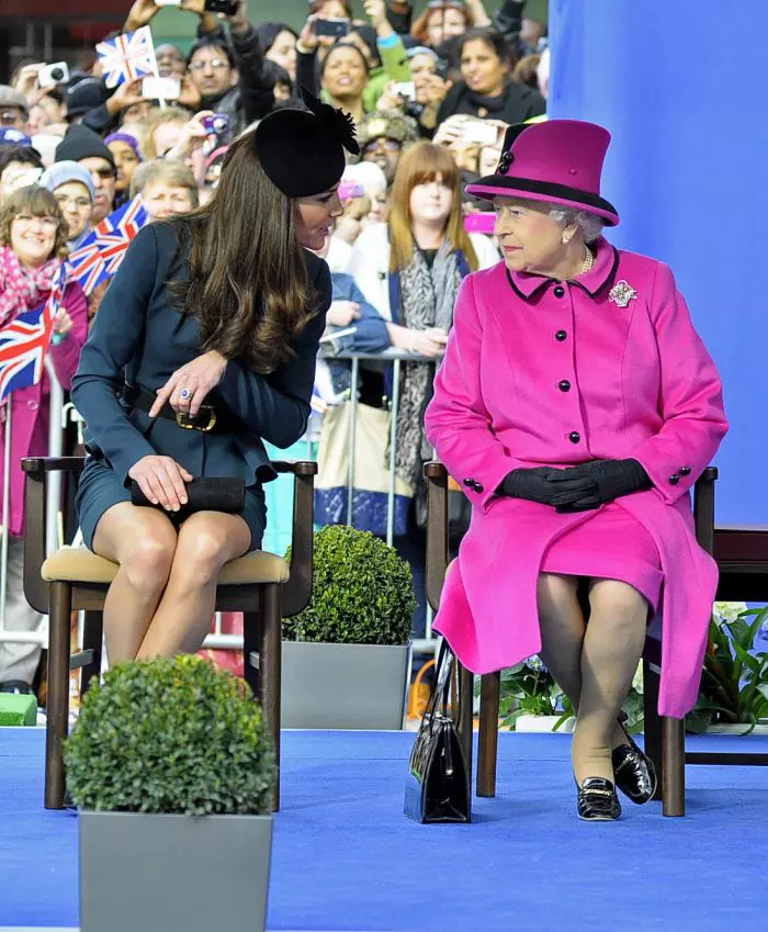 Regina Elisabeta a II-a și Kate Middleton, în 2012