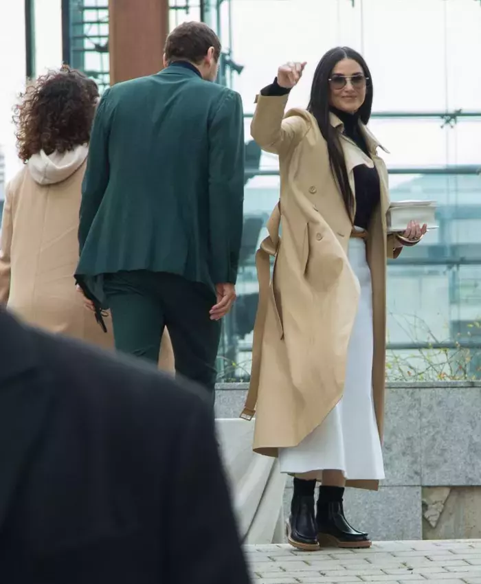 Demi-Moore-iubit-834x1024-1