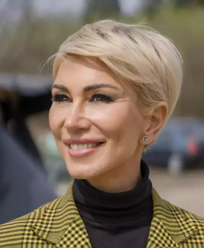 raluca-turcan-2022-facebook-2-653x1024-1