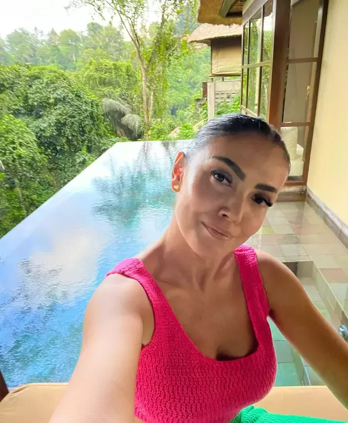 andreea-mantea-la-piscina-1