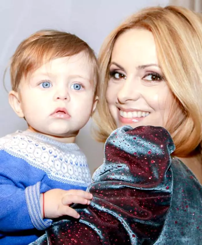 simona-gherghe-si-a-botezat-baietelul-1