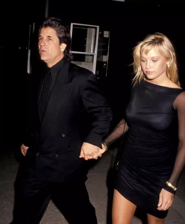 Pamela-Anderson-2