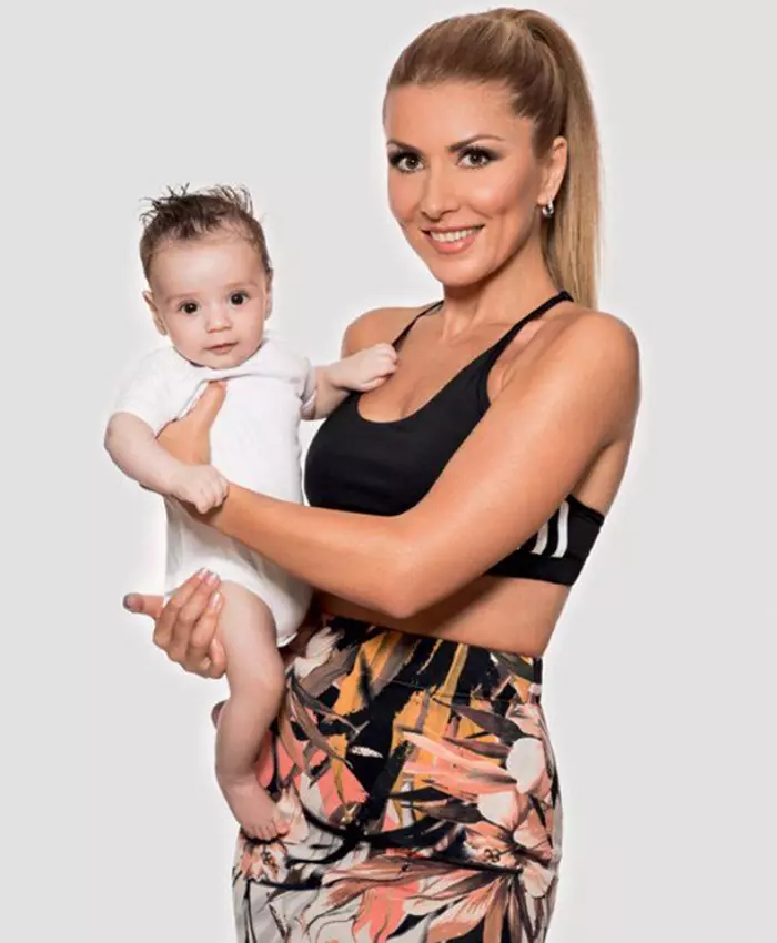 Carmen Brumă copil Vlad alăptat