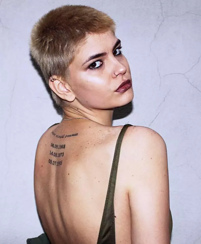 Laura Giurcanu rasă în cap 2016