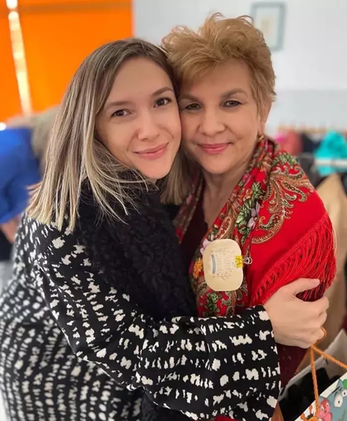 Adela Popescu mama Doina Popescu (2)