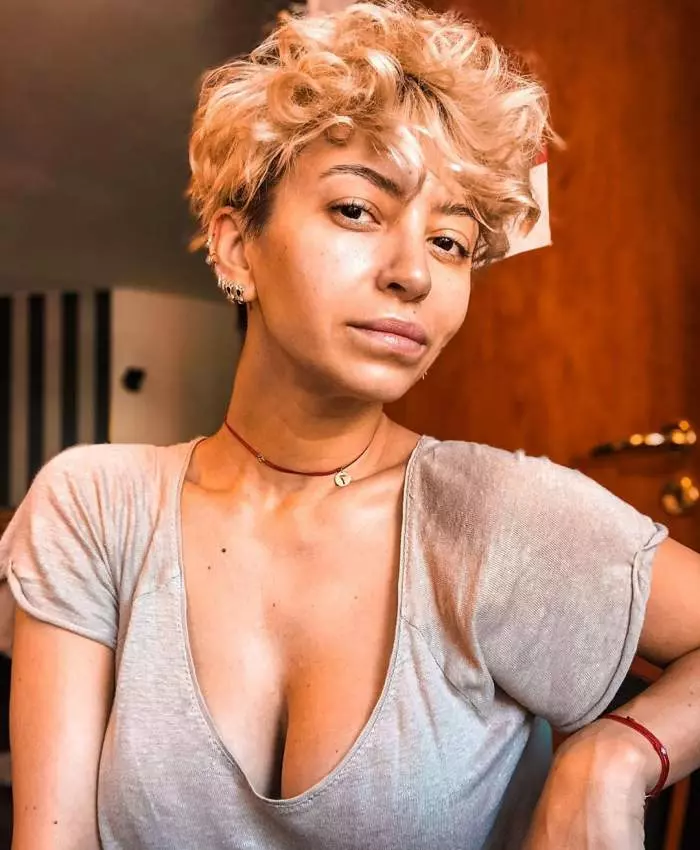 Giulia Anghelescu nemachiată