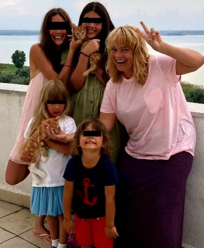 Sotia-lui-Horia-Brenciu-a-aparut-in-costum-de-baie-1