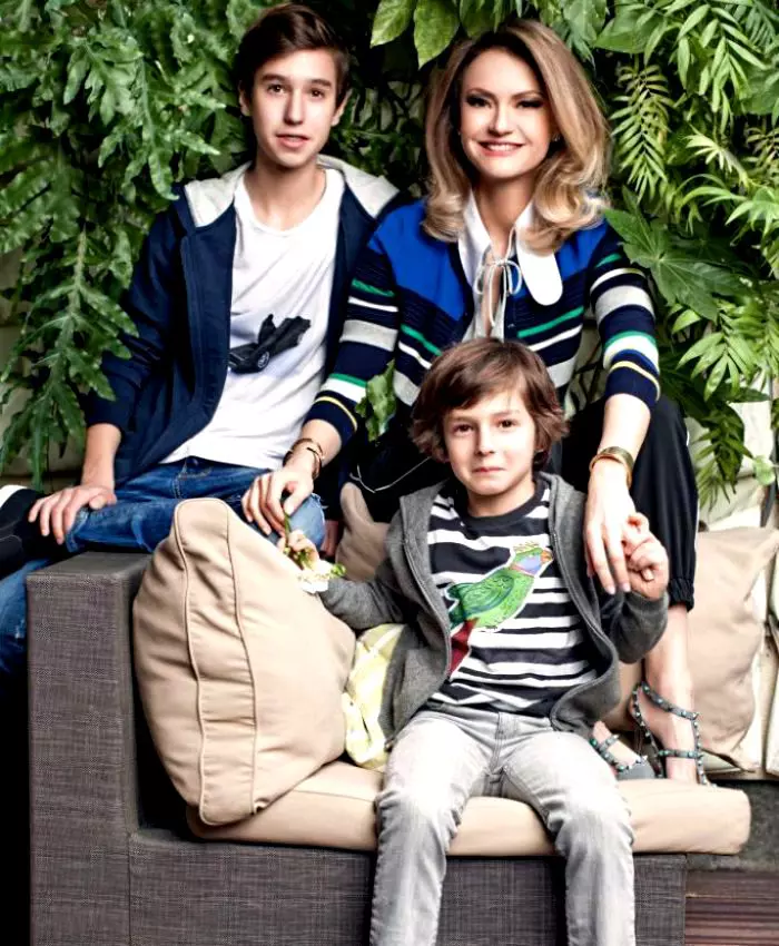 Dana Războiu și copiii