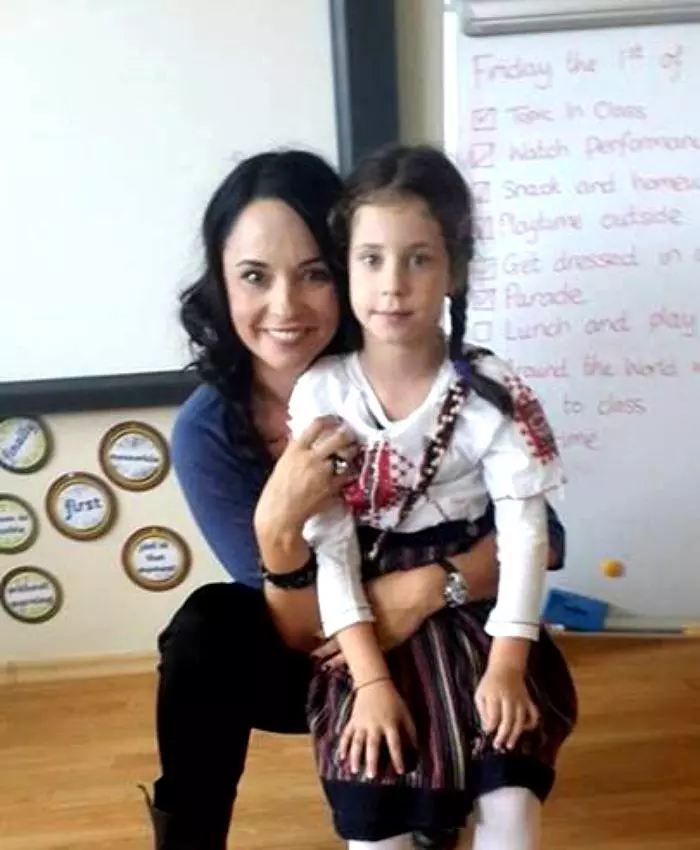 8Violeta-si-Andreea-Marin-2